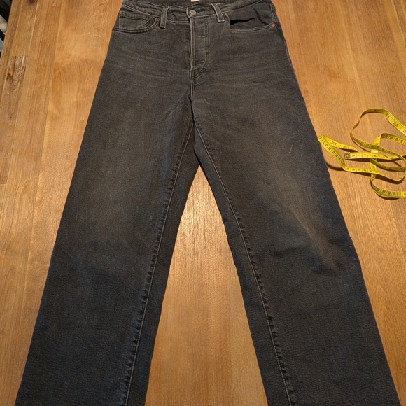 Levi's  Ribcage Straight-Leg Jeans - Picture 5 of 9